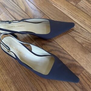 ELLEN TRACEY SLING BACK HEELS IN BROWN FABRIC, 3" HEELS